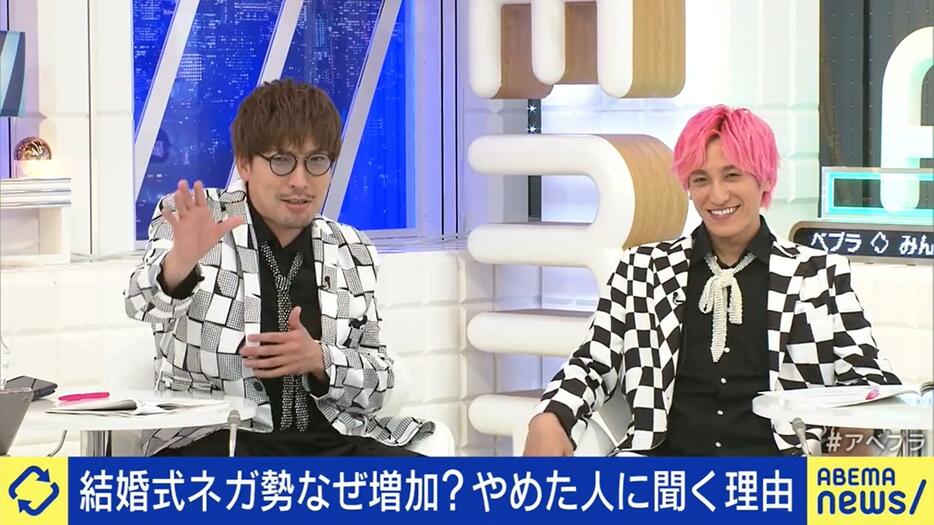 「ABEMA Prime」に出演したお笑いコンビ「EXIT」のりんたろー。さん（左）と兼近大樹さん（C）AbemaTV，Inc．