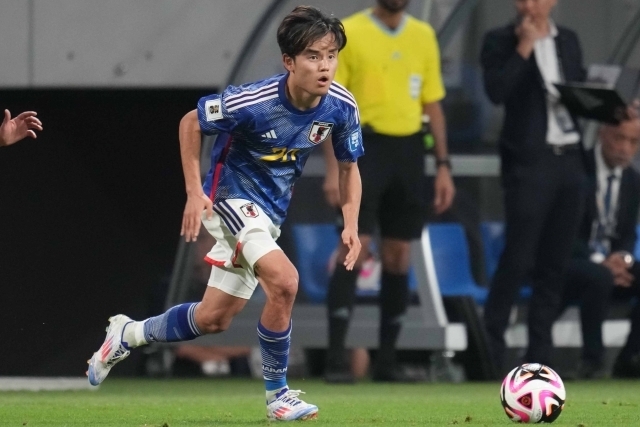 久保が先輩との関係性について語った。写真：金子拓弥（サッカーダイジェスト写真部）