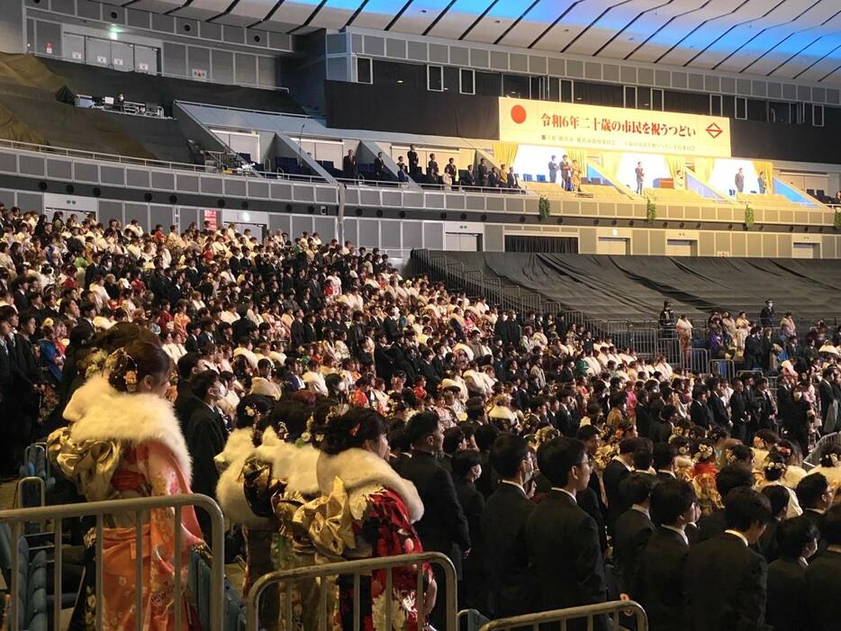 1月8日に横浜アリーナで開催された「二十歳の市民を祝うつどい」の様子