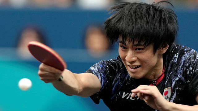 2回戦に勝利した卓球・戸上隼輔選手(写真：AP/アフロ)