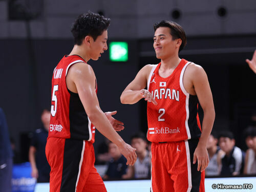 ともに日本代表の一員としてパリ五輪に挑む河村勇輝と富樫勇樹［写真］＝伊藤大允