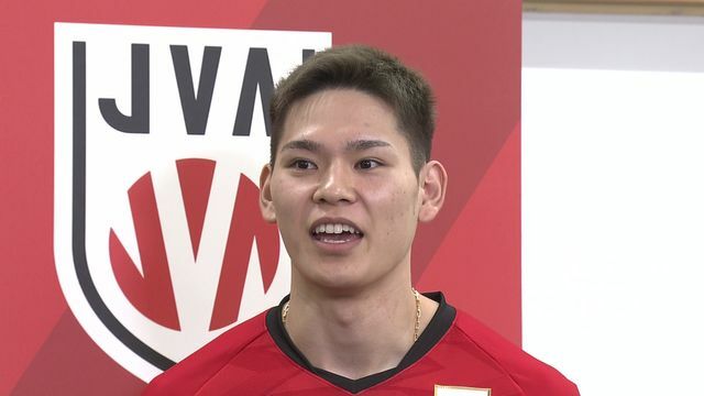 インタビューに答える男子バレーボール日本代表・西田有志選手