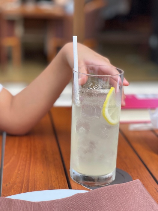 三浦氏が子どもと飲んだというレモンジュース