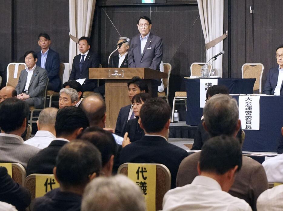 自民党兵庫県連大会であいさつする渡海政調会長＝14日午後、神戸市