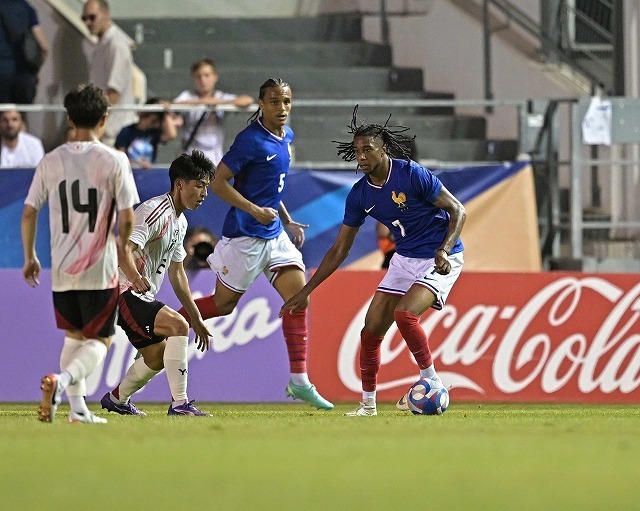 オリセー（７番）の得点で日本は追いつかれる。写真：金子拓弥（サッカーダイジェスト写真部）