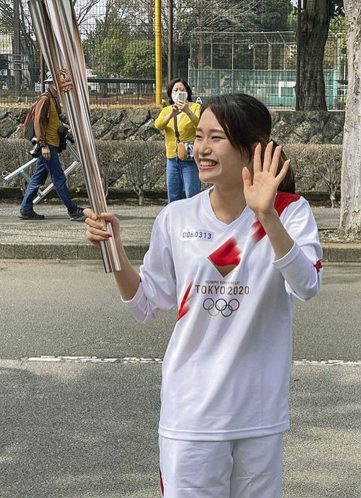 東京五輪の聖火ランナーを務めた陸上女子の樺沢和佳奈＝2021年3月、群馬県太田市（本人提供）