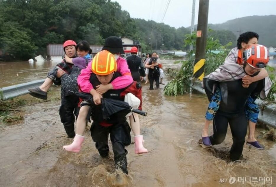 大雨が降った8日の忠清南道地域(c)news1