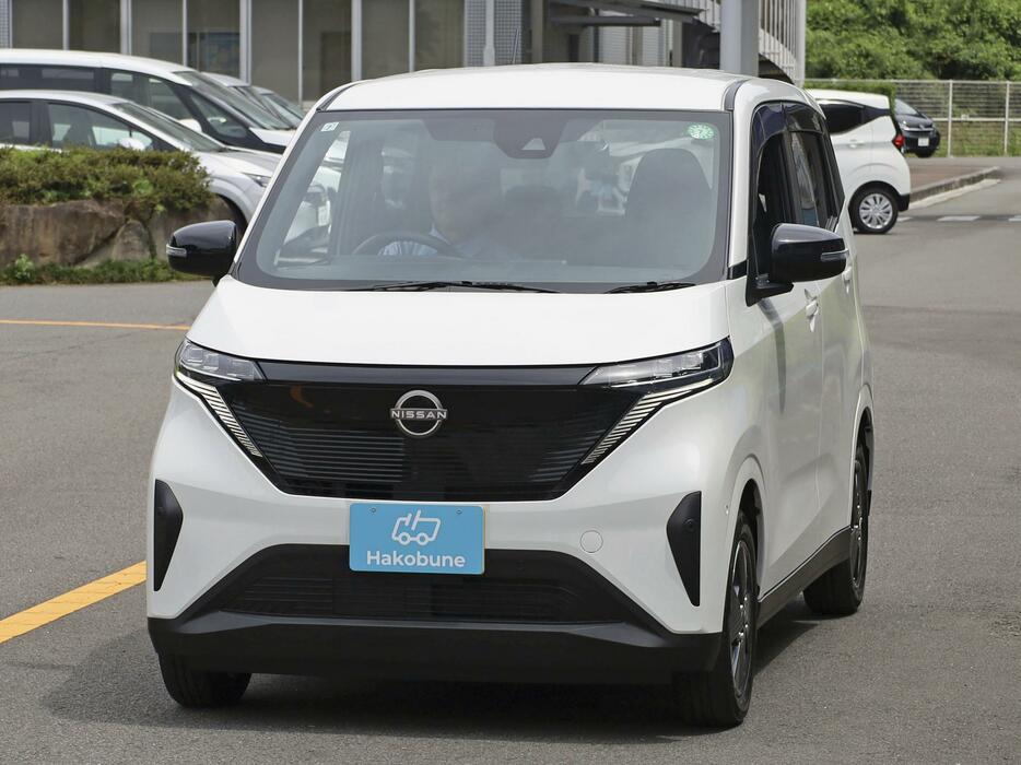 ANAホールディングスの子会社の従業員に通勤用として貸し出されたEV＝24日午後、長崎県諫早市