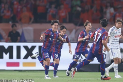 FC東京と新潟が対戦した [写真]=兼子愼一郎