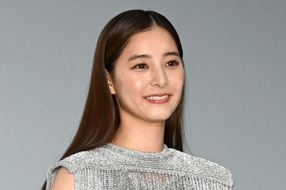 映画「キングダム 大将軍の帰還」の初日舞台あいさつに出席した新木優子さん