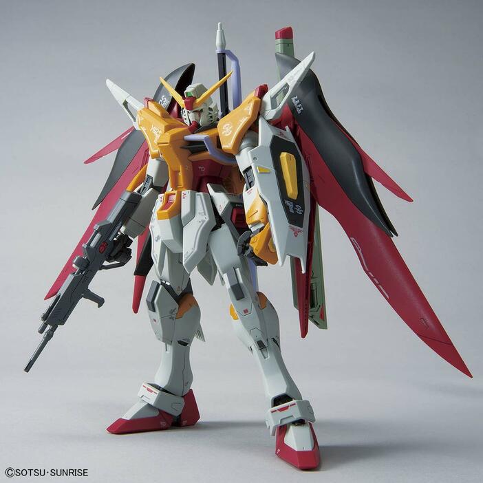 「機動戦士ガンダムSEED DESTINY」のデスティニーガンダムのガンプラ「MG 1／100 ガンダムベース限定 デスティニーガンダム（ハイネ専用機）」（c）創通・サンライズ