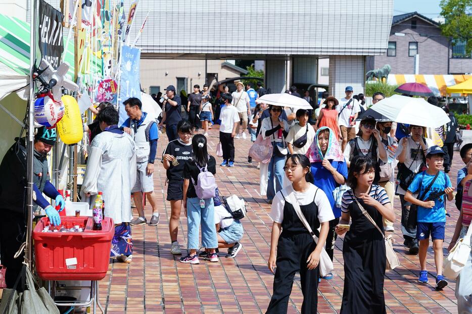 大勢の人でにぎわった蒲郡ときめきサタデー=蒲郡市民会館で