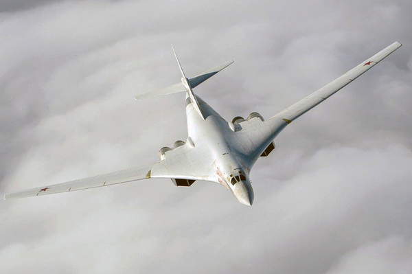 Tu-160戦略爆撃機（画像：ロシア国防省）。