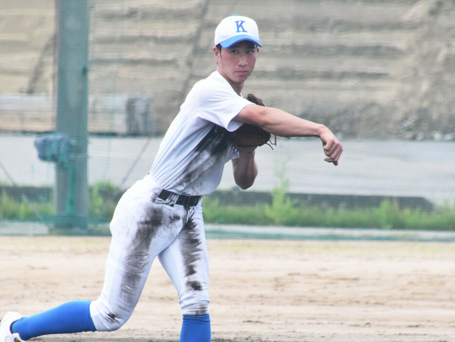 高い守備力を誇る金沢高の遊撃手・齋藤大翔　photo by Kikuchi Takahiro