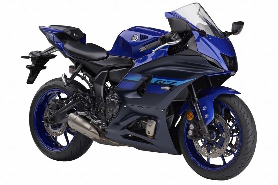 YZF-R7は、MT-07ベースの688cc並列2気筒を搭載。YZF-R1譲りのFフォーク、セパレートハンドルなどで武装するが、電脳は最小限のため、価格は105万4900円に抑えられている。最高出力は73PS、ハンドリングも素直で扱いやすい。