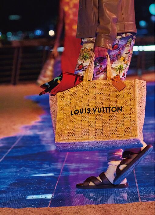 天然ラフィアを使ったトートバッグ（62万1500円）。Photo：LOUISVUITTON