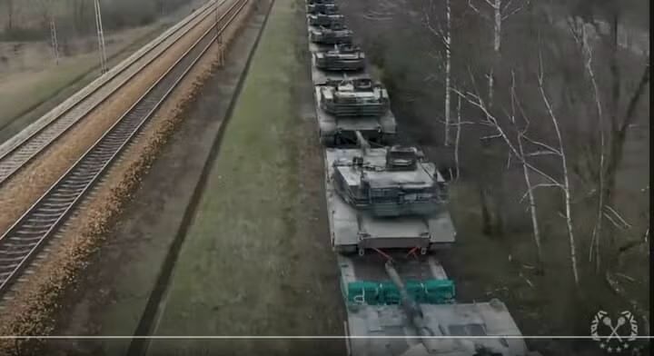 ポーランド陸軍に供与されたエイブラムス主力戦車の車列　EuroTravel/YouTube