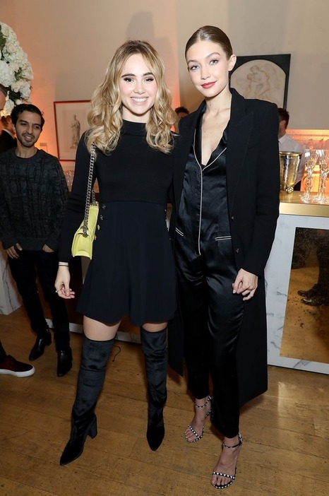 GETTY IMAGES スキ・ウォーターハウス（Suki Waterhouse）、ジジ・ハディッド（Gigi Hadid）