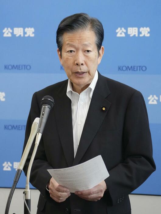 記者会見する公明党の山口代表＝24日午前、国会