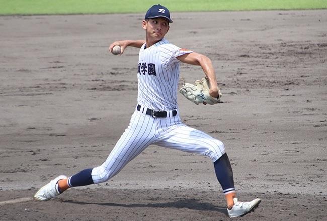 3番手としてマウンドに上がった岩井天史（滋賀学園）