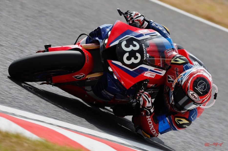 写真の2023年鈴鹿8耐優勝マシン「Team HRC with 日本郵便」CBR1000RR-RファイアブレードSPにまたがれるチャンスも！