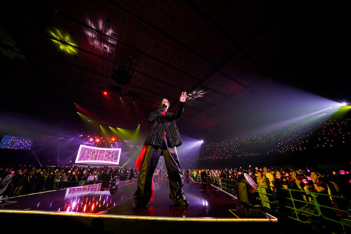 今市隆二がソロとして自身2度目となる全国アリーナツアー＜RYUJI IMAICHI LIVE TOUR 2024 “R”ED＞を、6月29日にエコパアリーナを皮切りにスタートさせた。