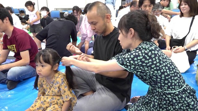 3人の子どもを育てる鈴木さん一家