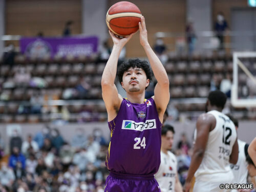 昨シーズンは山形ワイヴァンズの一員としてプレーした鈴木大［写真］＝B.LEAGUE