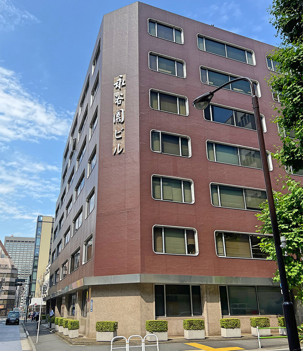 最寄りは東京メトロ日比谷線の虎ノ門ヒルズ駅。