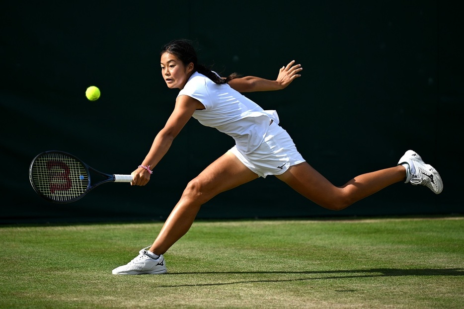 写真は2023年ウインブルドン（イギリス・ロンドン）での園部八奏（与野テニスクラブ）（Getty Images）