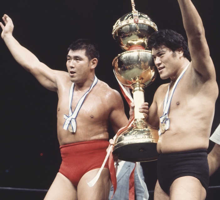 第２回NWAタッグリーグ戦で優勝を果たした猪木＆坂口「黄金コンビ」（1971年11月１日、東京）