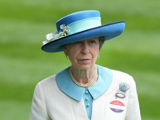 馬の事故で入院の英王室アン王女が退院　しばらく自宅で療養