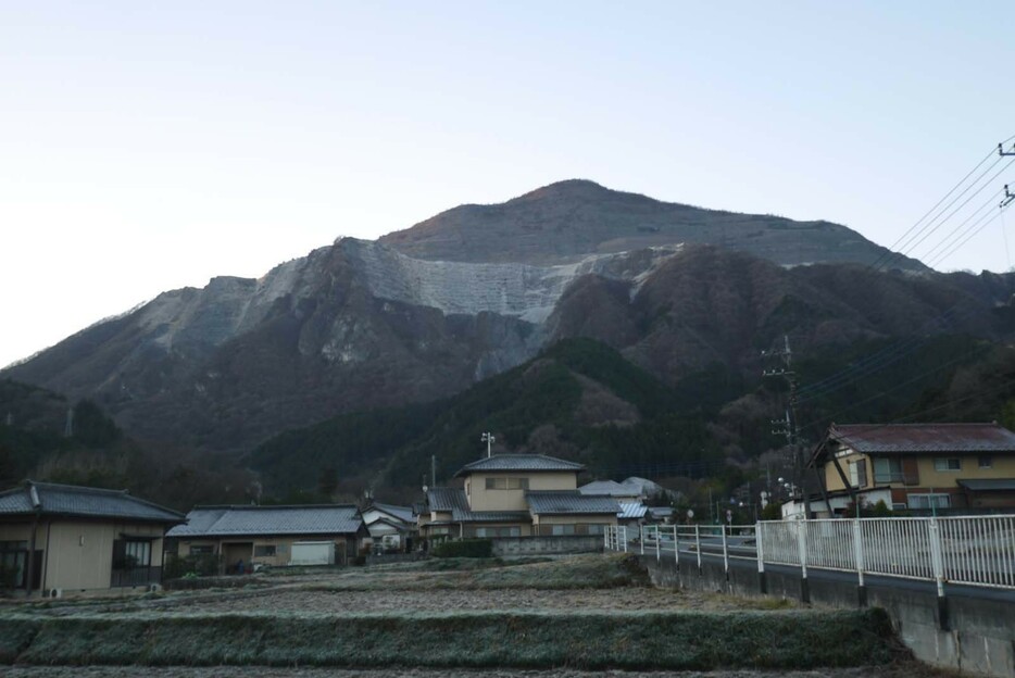 埼玉県の名峰「武甲山」