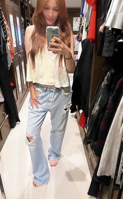 レーシーなキャミソール×ゆるめのデニムの組み合わせは、せりさんのテッパンコーデ♡　パンツ/LEVI'S(R)501　トップス/FLANNEL(すべてせりさん私物)＆nbsp;＆nbsp;