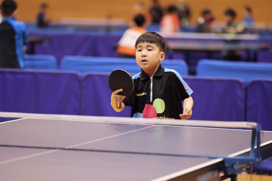 写真：兄弟対決も制して男子バンビ1位となった氏平凌雅（T．C マルカワ）/撮影：ラリーズ編集部