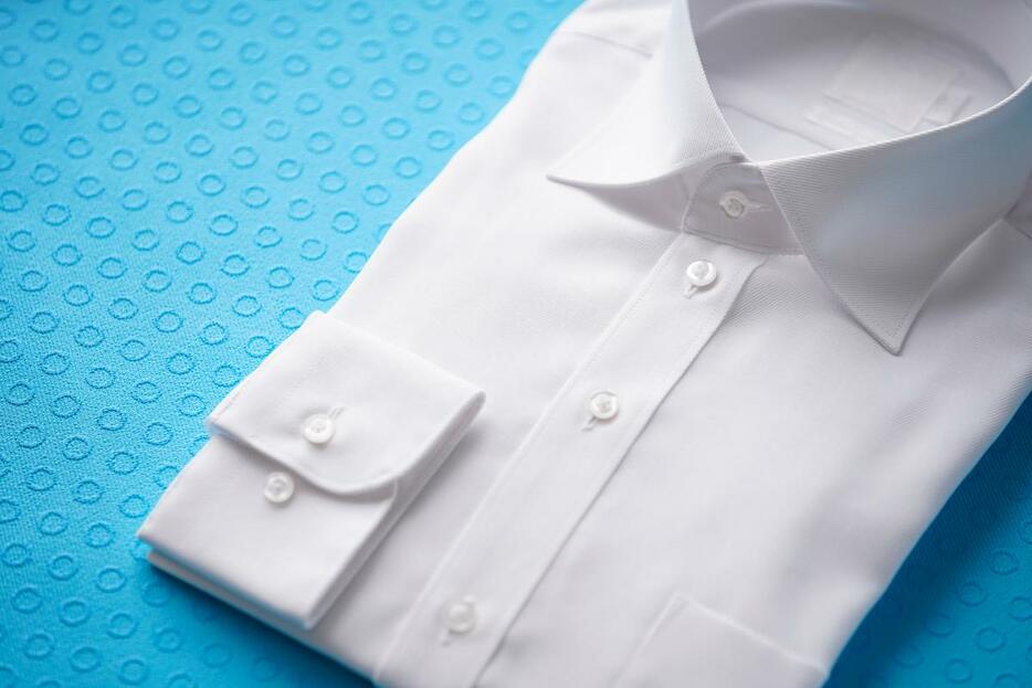 仕事用のワイシャツはこまめにクリーニングに出すべき？ きれいに保つ方法も教えて！
