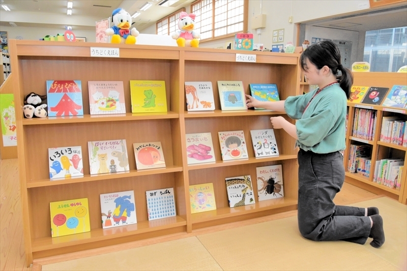 家読にお勧めの絵本が並ぶ矢祭もったいない図書館