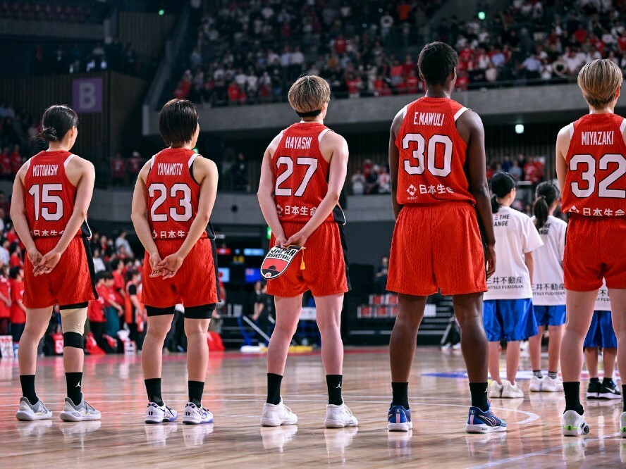 フランス代表との強化試合に臨んだ女子日本代表