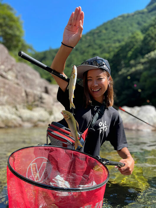 【高難度】キャリア10年の釣り女子がハマる「鮎の友釣り」。炊き込みご飯、フリット……料理法も紹介