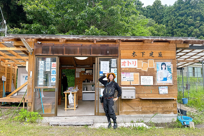 三重県長瀬太郎生川のオトリ屋。まずはオトリ屋でオトリ鮎と遊漁券を購入する。