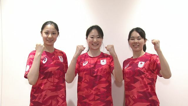 パリ五輪に向け出発したアーティスティックスイミング日本代表(左：比嘉もえ選手　中：吉田萌選手　右：佐藤友花選手)