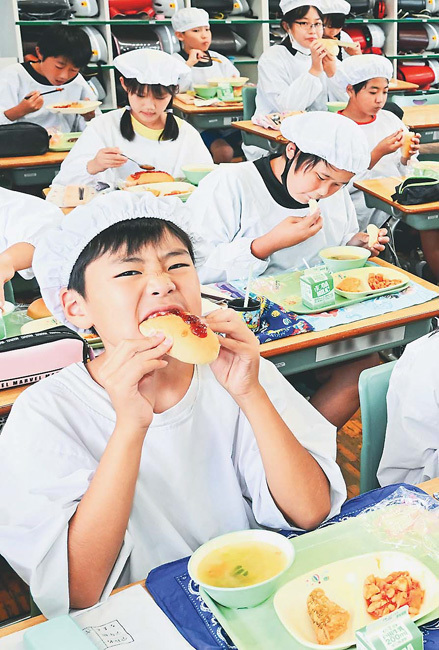 オリンピック給食の様子（埼玉県本庄市で、画像の一部を加工しています）