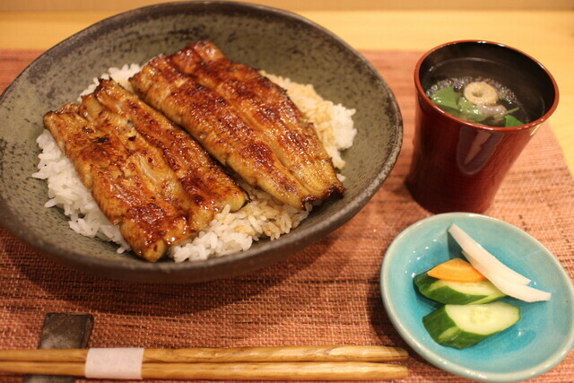 「うな丼（中）」