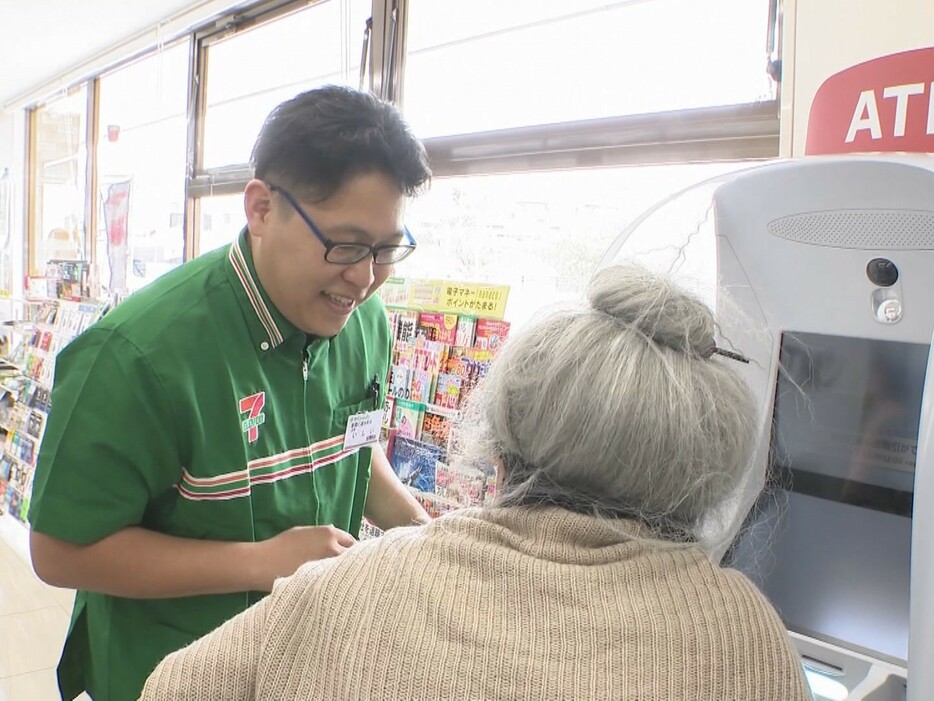 「セブン-イレブン豊橋仁連木町店」で行われた訓練