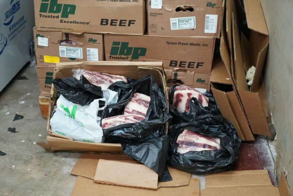 摘発を受けた密輸品供給拠点から見つかった冷凍牛肉（写真：澳門海關）