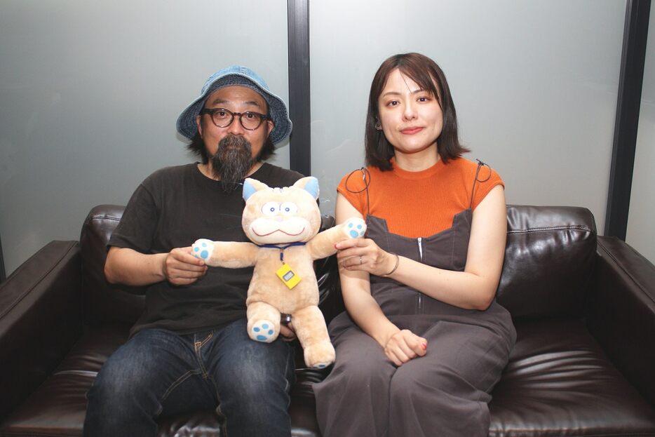 『化け猫あんずちゃん』左から山下敦弘監督、久野遥子監督