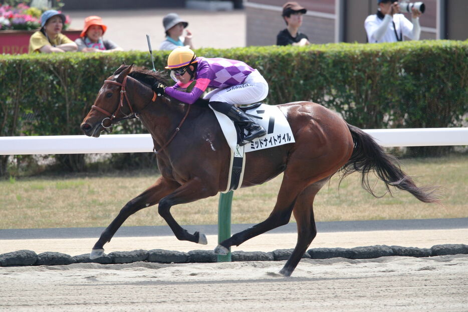 札幌1R・ミッドナイトゲイルと小林勝太騎手