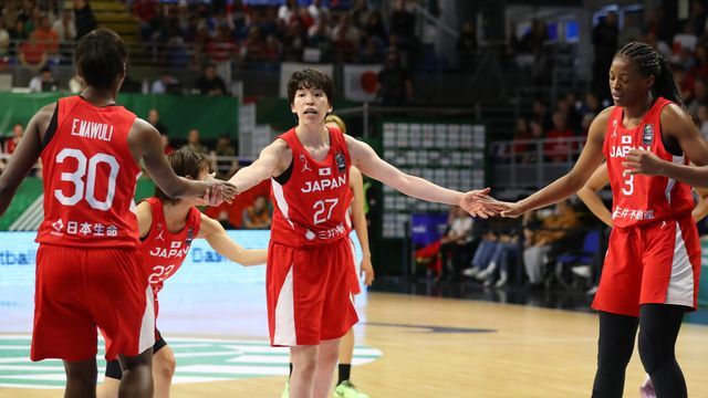 女子バスケ日本代表の林咲希選手と馬瓜姉妹(写真：アフロ)