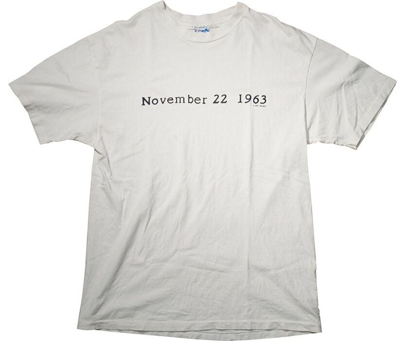 90年代のヴィンテージTシャツ。米国のケネディ大統領が暗殺された日がプリントされた不思議なデザイン。