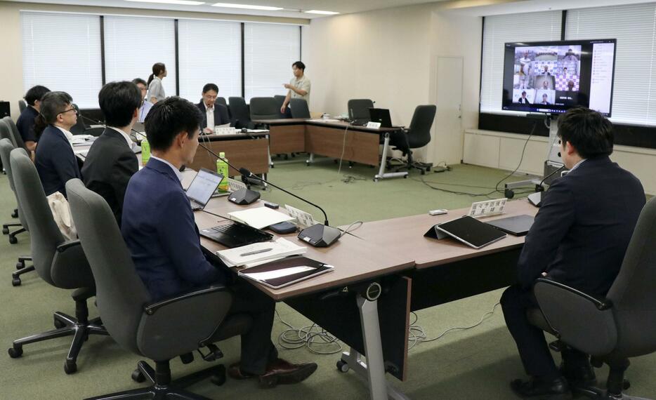 帯状疱疹ワクチンの定期接種を議論する厚労省の予防接種基本方針部会＝18日午前、東京都千代田区